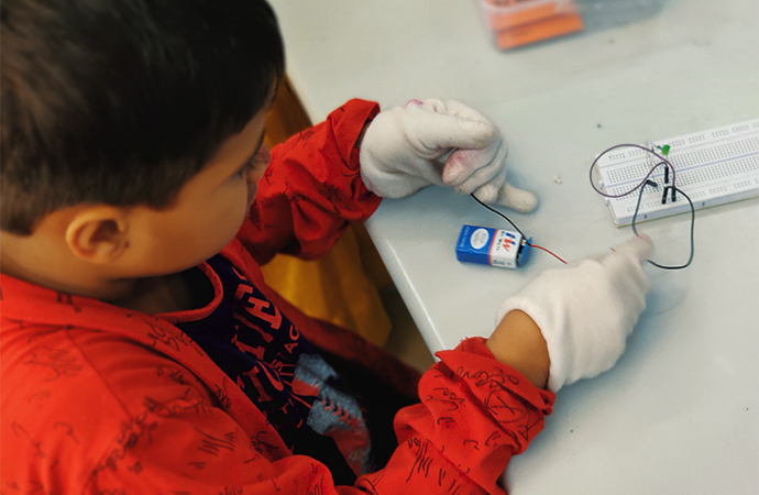 breadboard electronics courses for kids